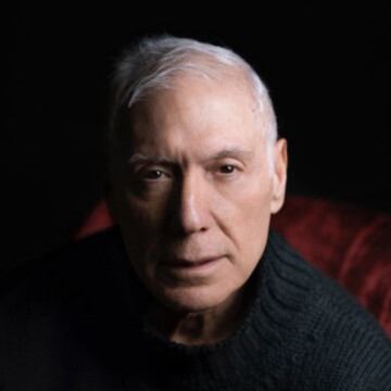 Headshot of author Stephen Grosz