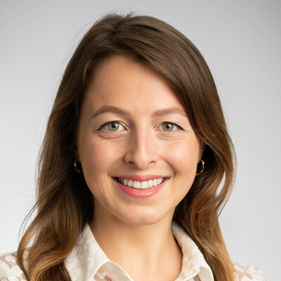 Headshot of Caroline Cummins